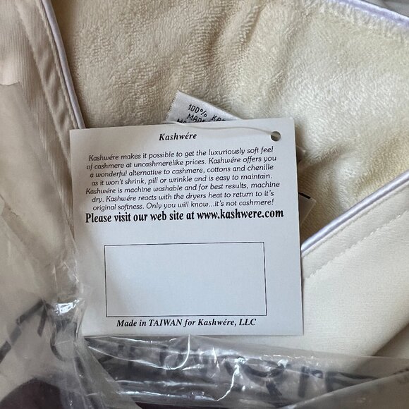 Kashwere Bath Robe *New with tags - Picture 6 of 7